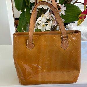 Louis Vuitton Monogram Vernis shoulder bag